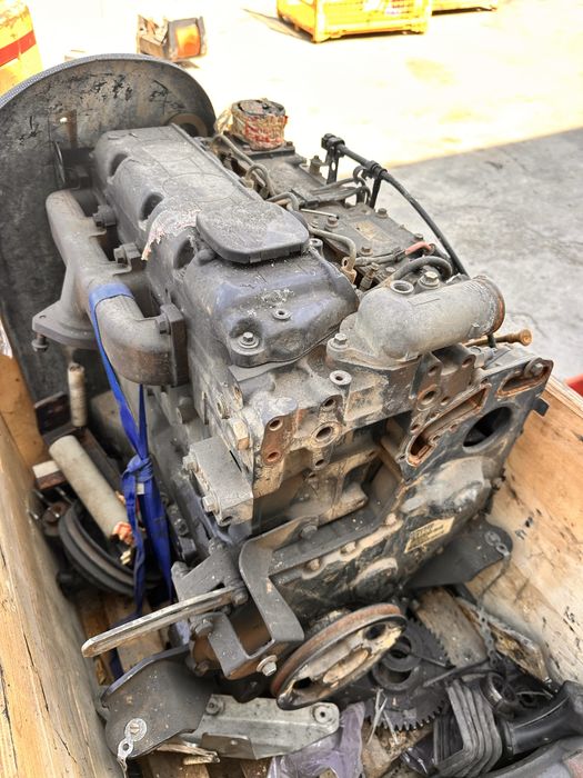 Dezmembrez Motor perkins RE