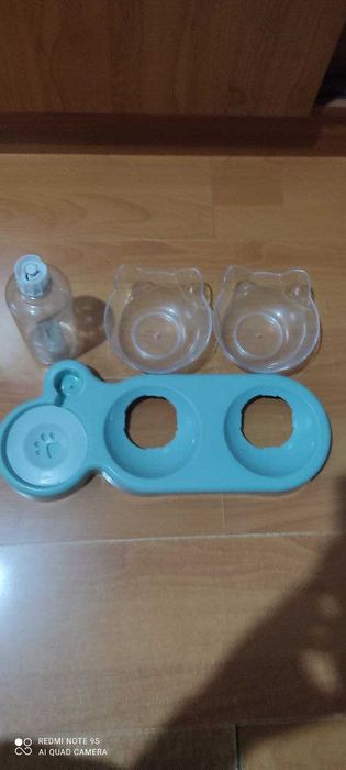 Миска для кошек ( кота ) 3 в 1  поилка (автоматическая) + 2 миски