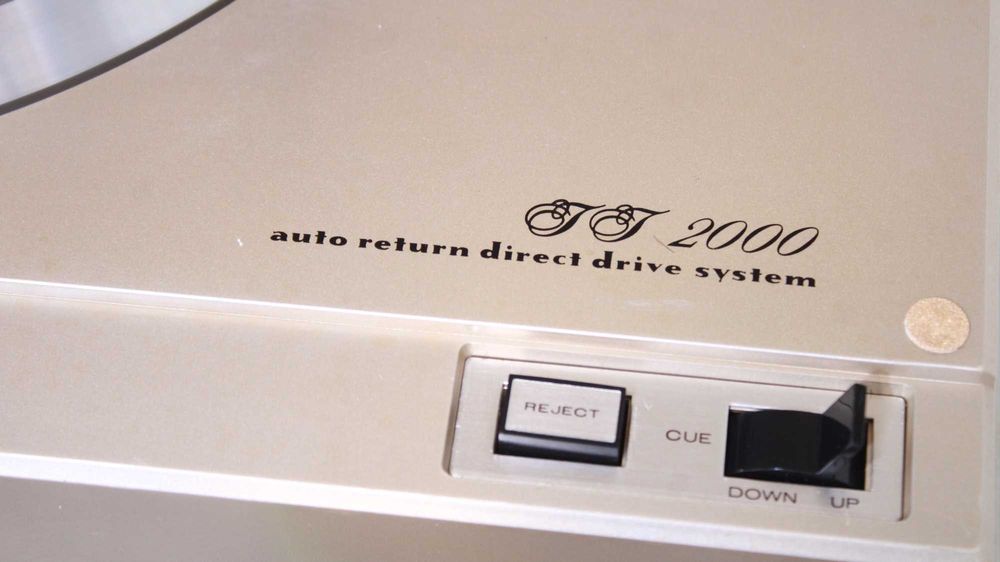 Pick up Marantz TT 2000.
Pick up Marantz TT2000(Shure).