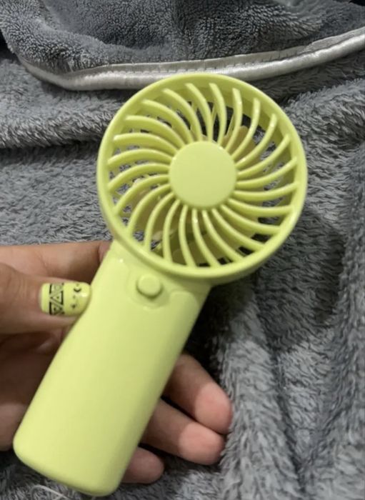 Мини преносим вентилатор на батерии
