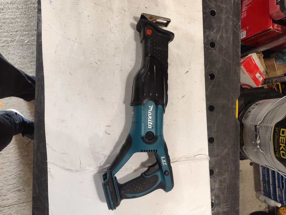 Акумулаторен саблен трион ножовка Макита Makita DJR181