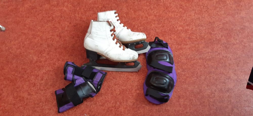 Продаю коньки фигурные