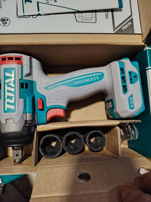 Акумулаторен ударен безчетков гайковерт TOTAL INDUSTRIAL, 1/2", 20 V, 500 Nm, без батерия