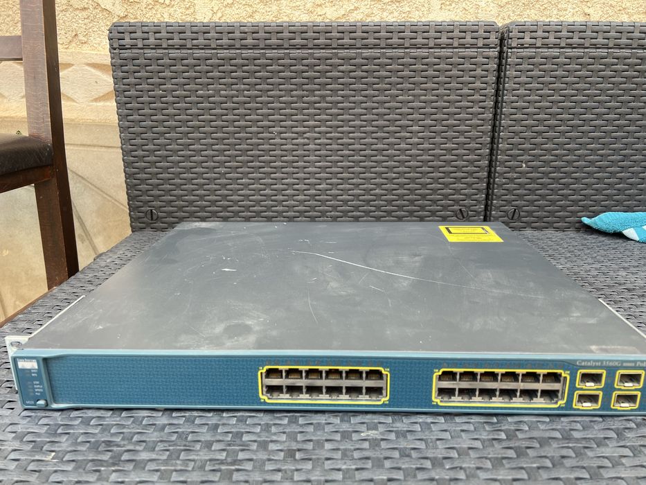 Switch Cisco Catalyst System 3560 24 porturi gigabit PoE 370 W