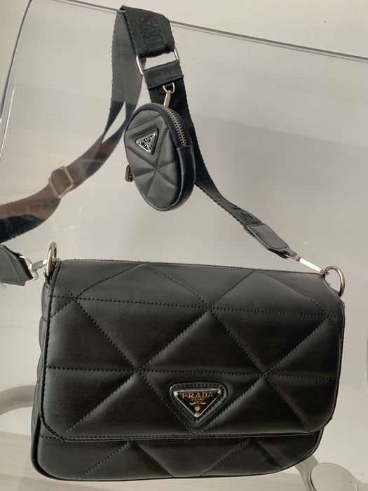 Geantă Prada neoriginală