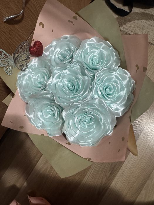 Trandafiri din satin