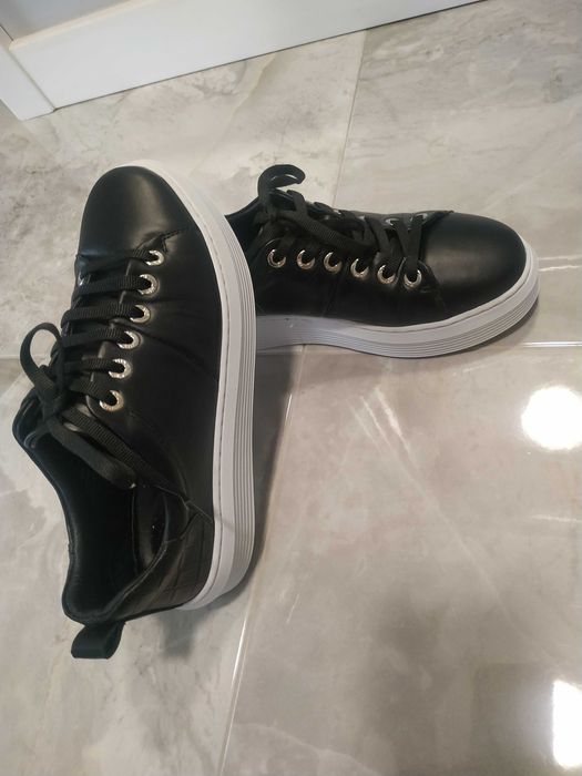 Дизайнерски дамски кецове Nine West. Намалена цена само 79.00 лв.