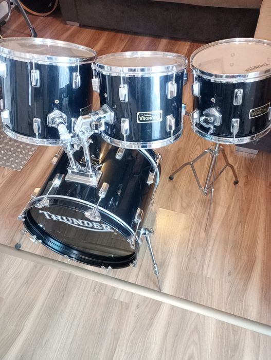 Продавам барабани,каса 20",Том 13" и  стойката му