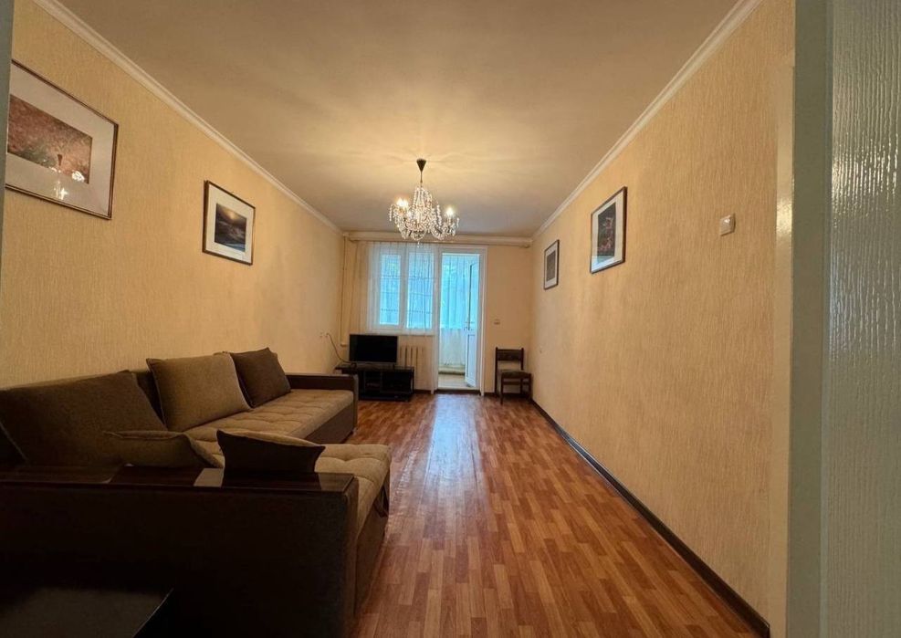 Срочно Продаётся Космонавт 2/4/5 с мебелью техникой ремонт средний !