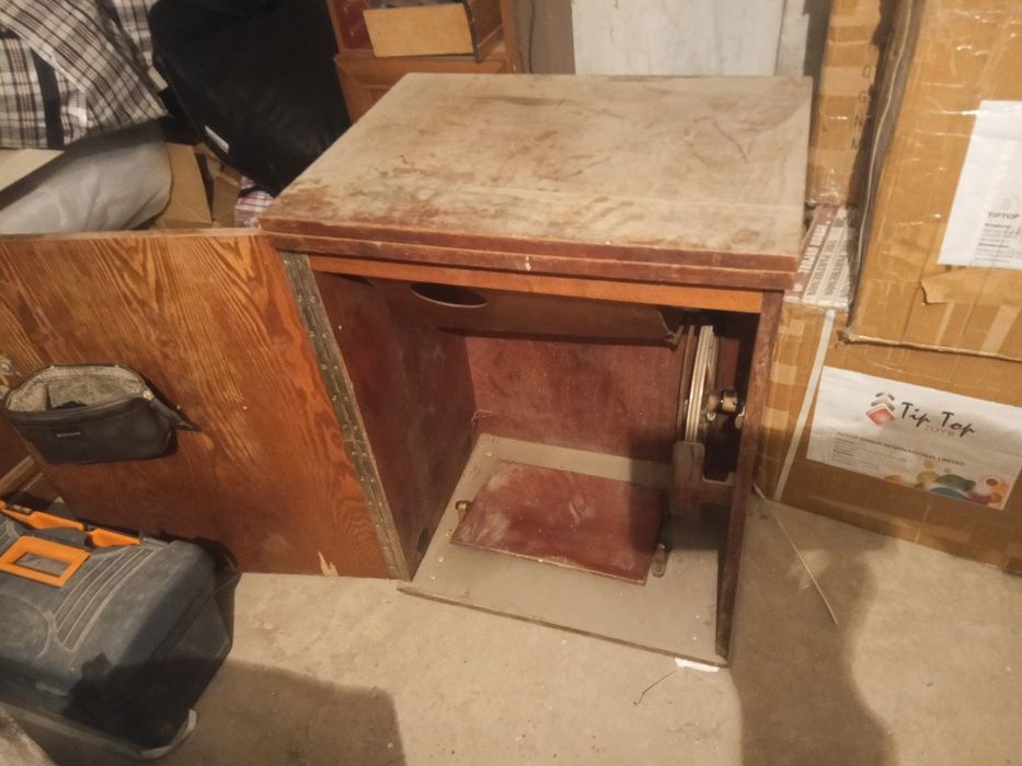 Швейная машинка, педальная