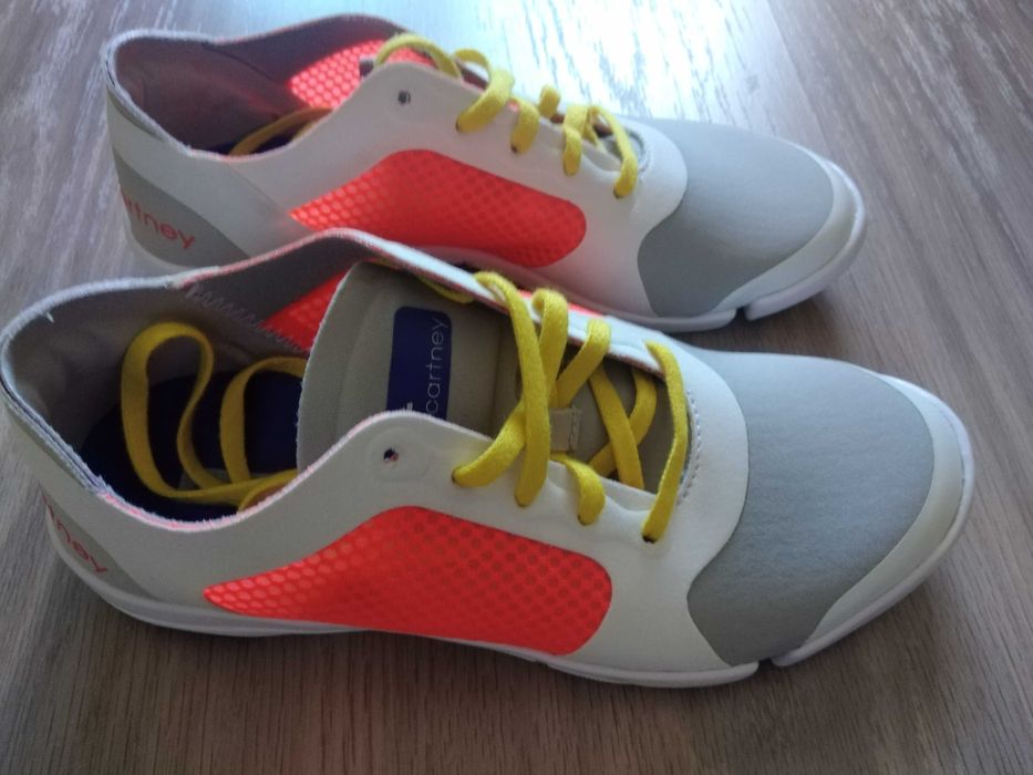 Дамски обувки Hush Puppies 38 номер и маратонки Adidas 36 номер
