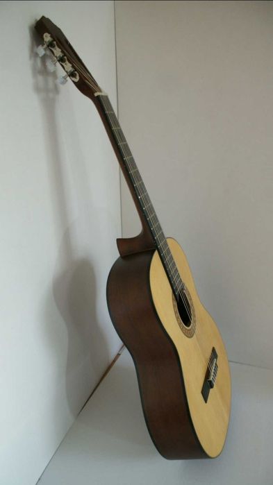 Класическа китара Kirkland