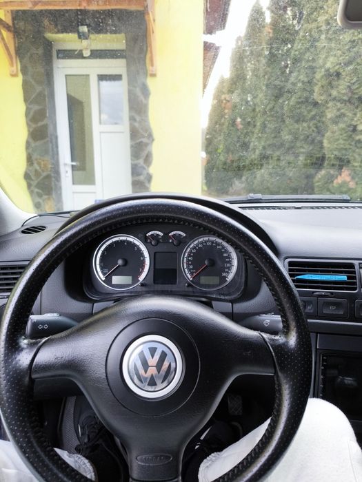 Vând Volkswagen Bora 1.6FSI