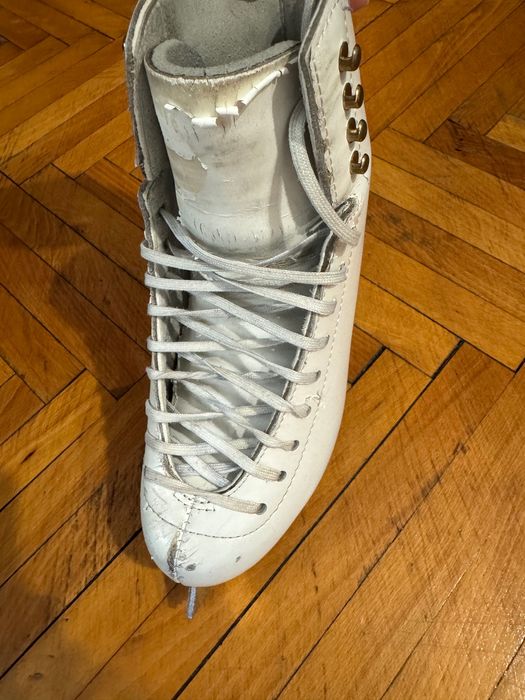 Кънки за фигурно пързаляне