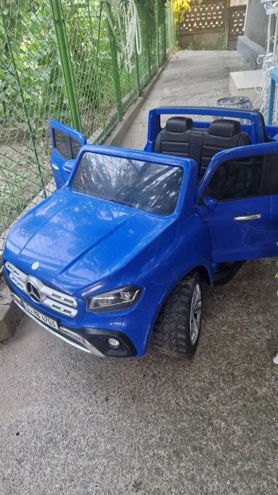 Masinuta electrica 4x4