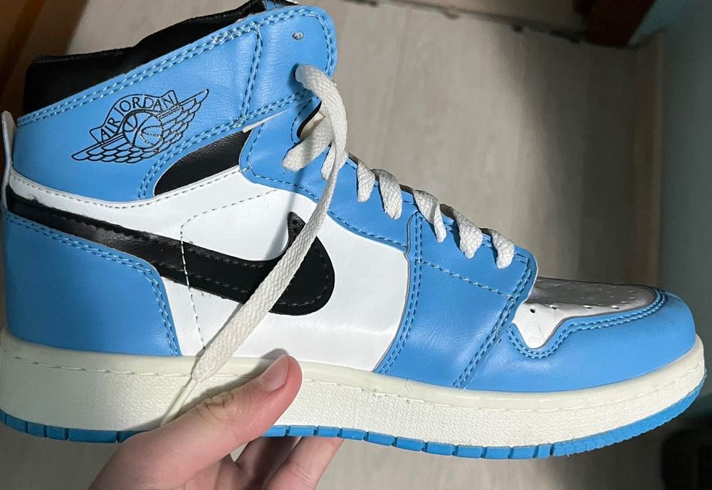 Обувки Air Jordan 4, Air Jordan 1, new balance 530