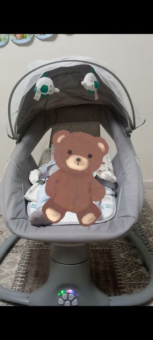 Шезлонг люлька. На пульте, подключается через блютуз и флэшку музыка.