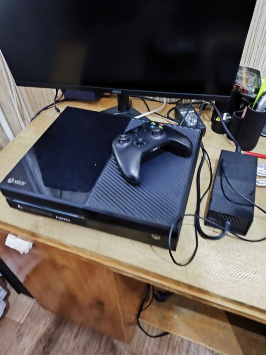 Xbox one + один джойстик