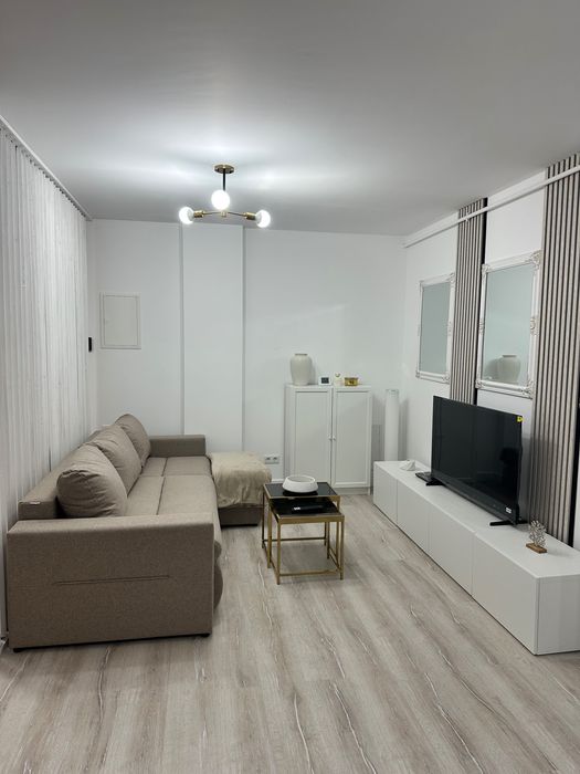 Prima inchiriere - apartament modern, curte proprie, parcare