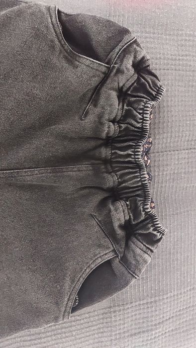 Pantaloni blug fetita izolati