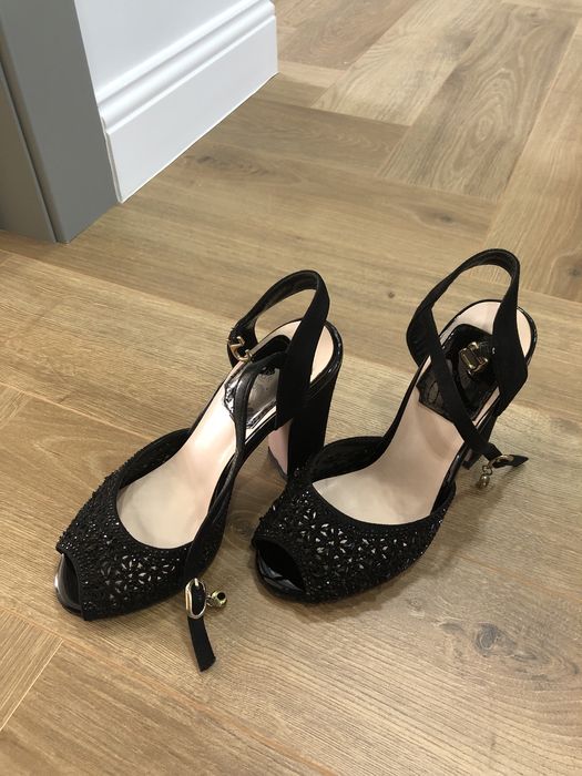 Продаю босоножку