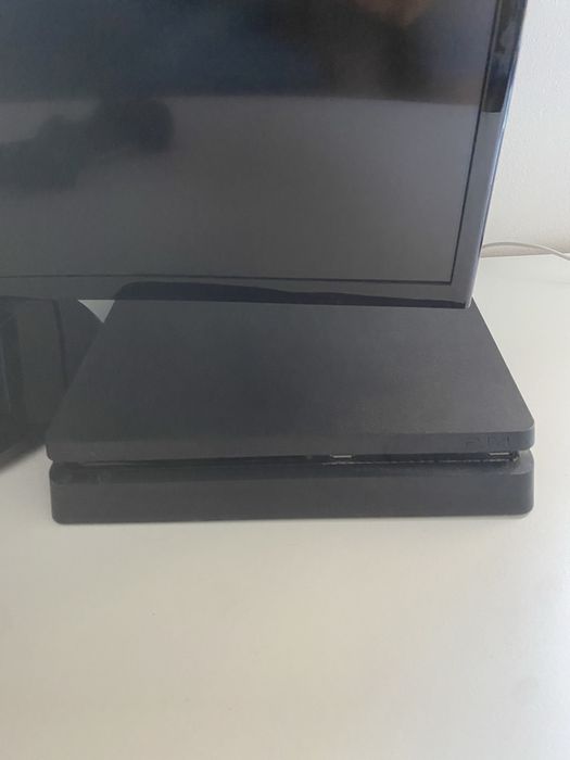 Playstation 4 slim