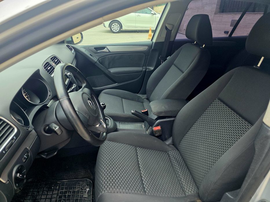 VW Golf 6 *2.0TDI * Парктроник * Ръчка