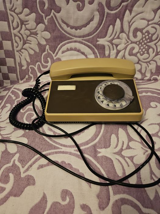 Стационарный советский телефон