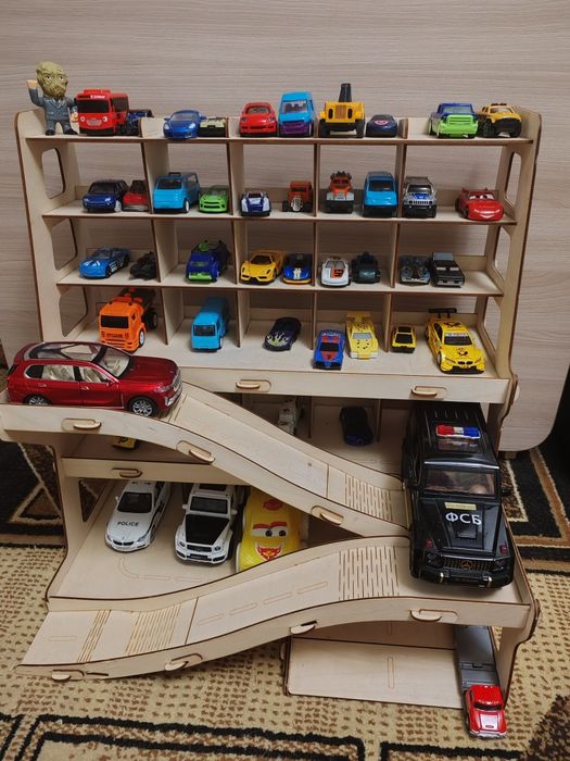 Гараж с всеми машинками