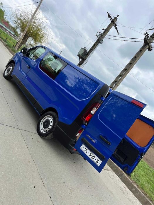 Vand opel vivaro EcoFlex cu 6 locuri maxim de lung  2015 renault