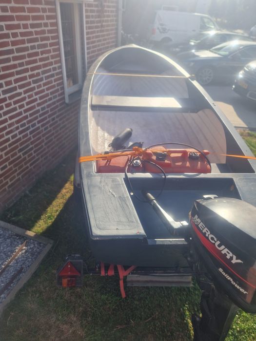 Vand barca  cubperidoc si motor