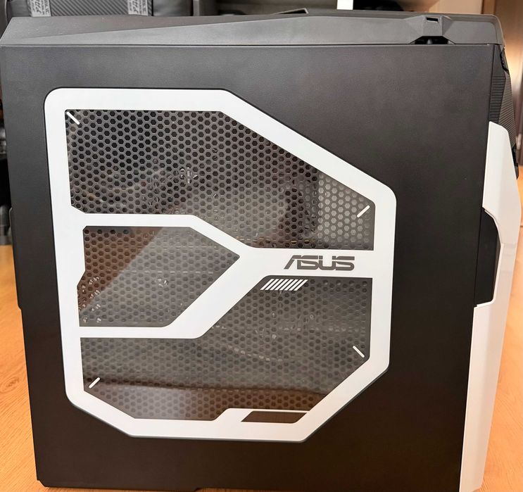 Desktop Asus ROG GD30CI