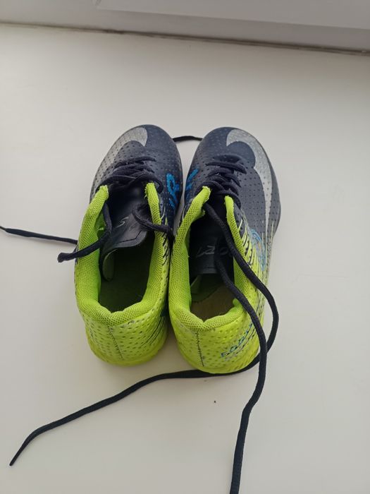 Бутсы футбольные