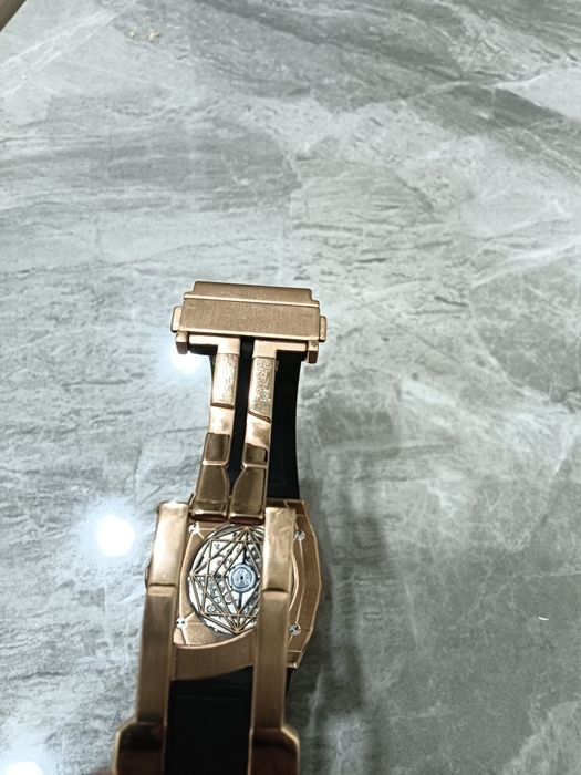 Продам часы HUBLOT
