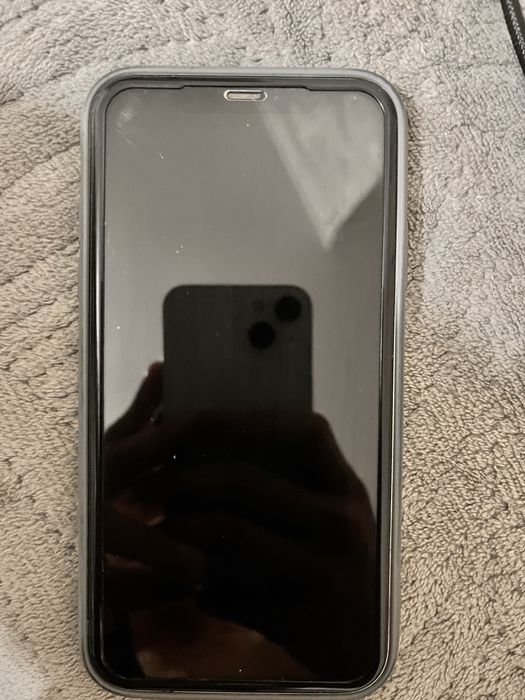 Продам айфон 11