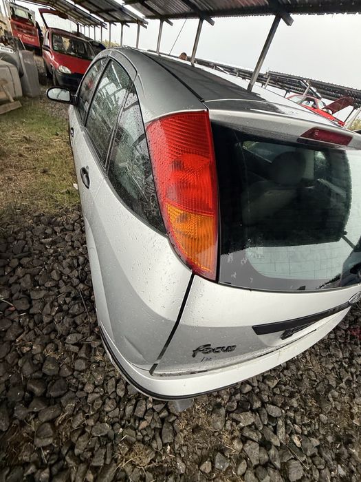 Форд фокус 1.8 114 кс 2000г на части