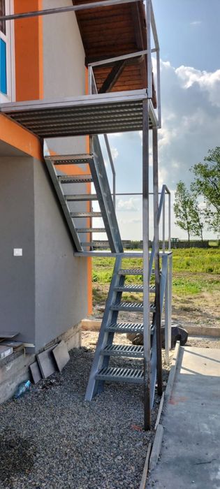 Scara metalica zincata pe configuratie