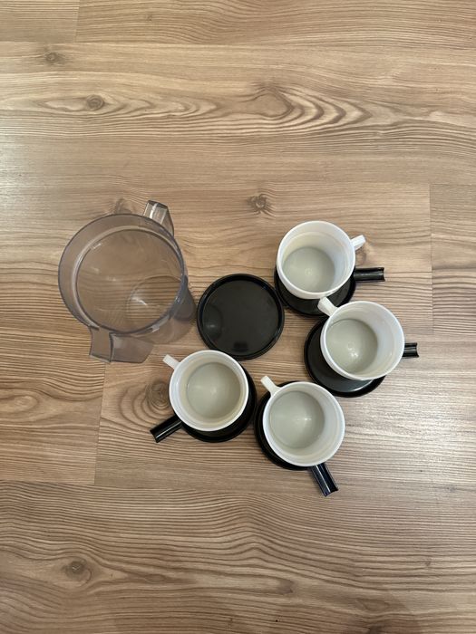 Туристически комплект 4 бр. чаши + чинийки. 2 комплелта