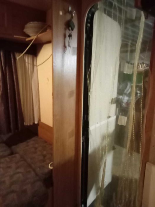 ПРОДАВАМ каравана с навес 36 кв. м, кухня,баня, двор до морето в Paralia Karianis -6700 евро.