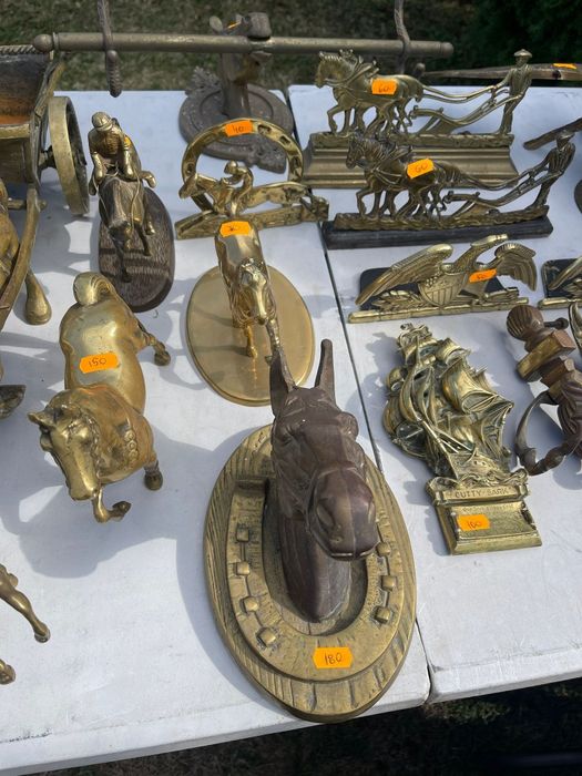 Бронзови фигури от Англия