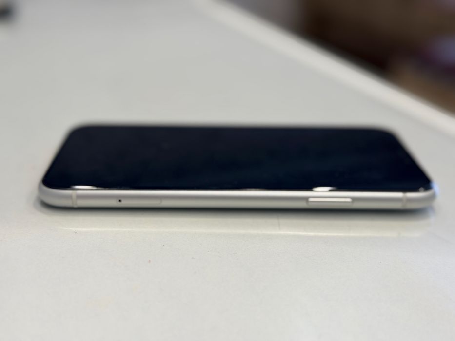 Продам Iphone 10 XR б/у