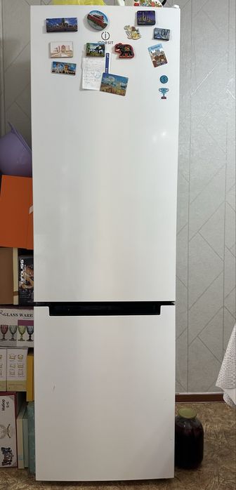 Холодильник Indesit