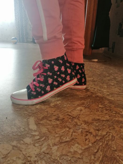 Продам подростковую обувь