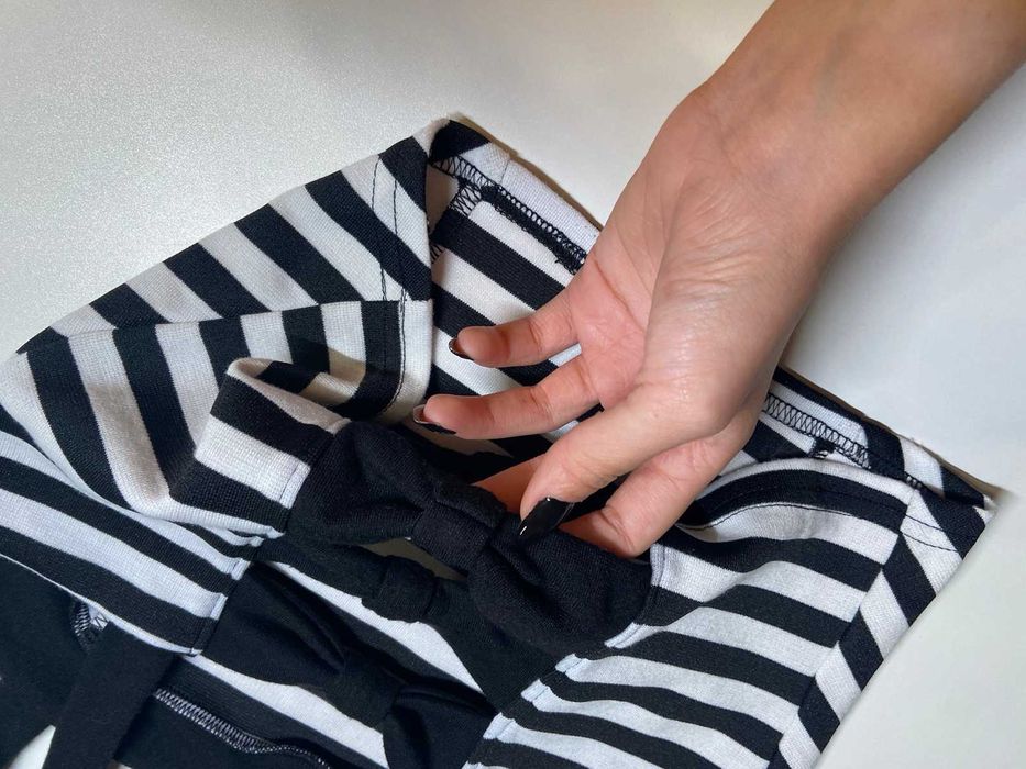 top cu dungi albe si negre