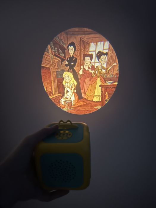 Proiector cu povesti