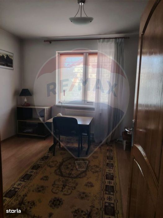 Casă / Vilă cu 8 camere de vânzare în zona Central