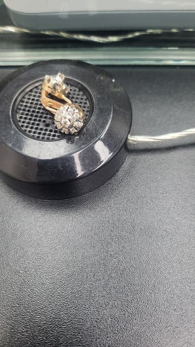 Продам серьги с бриллиантами