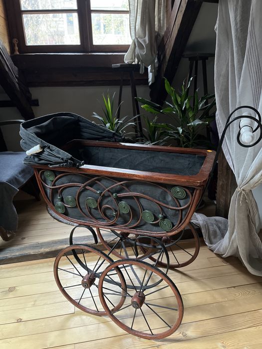 Винтидж количка за кукли