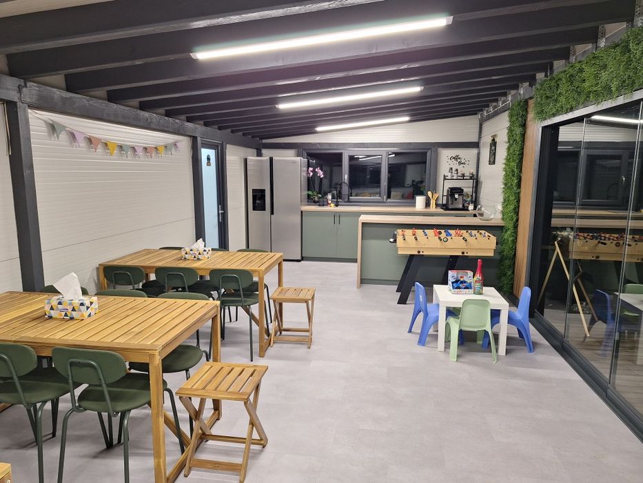 Spatiu petreceri / evenimente private cu gradina loc de joaca si grata