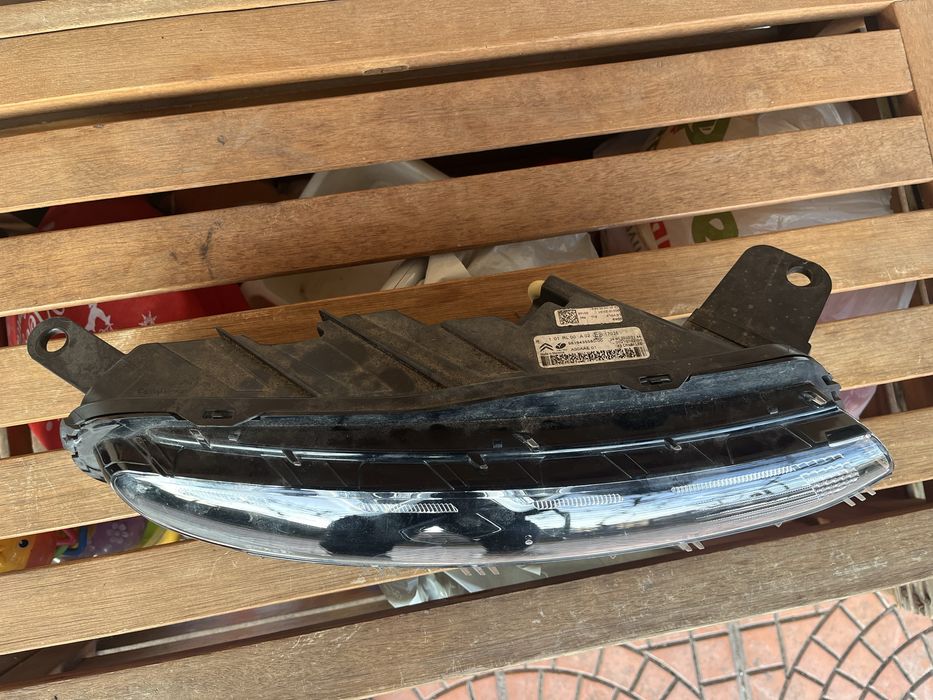 Дясна DRL LED дневна светлина с мигач за Citroen Berlingo 2019+